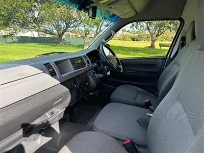 2013 Toyota Hiace - Thumbnail