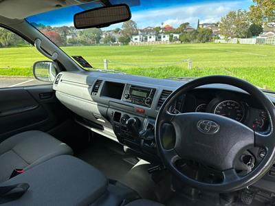 2013 Toyota Hiace - Thumbnail