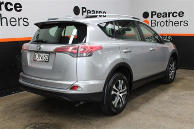 2017 Toyota RAV4 - Thumbnail