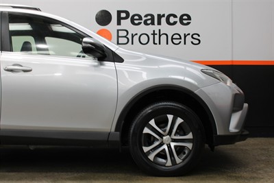 2017 Toyota RAV4 - Thumbnail