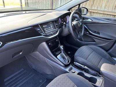 2017 Holden Astra - Thumbnail