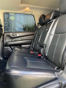 2018 Nissan Pathfinder - Thumbnail