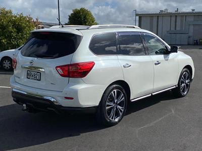 2018 Nissan Pathfinder - Thumbnail
