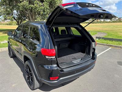 2017 Jeep GRAND CHEROKEE - Thumbnail