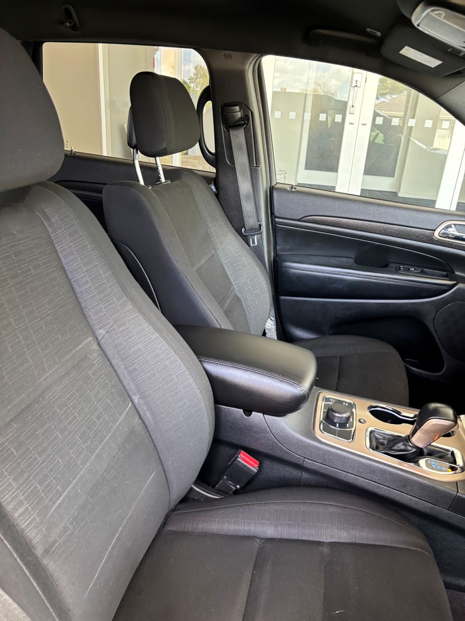 2017 Jeep GRAND CHEROKEE