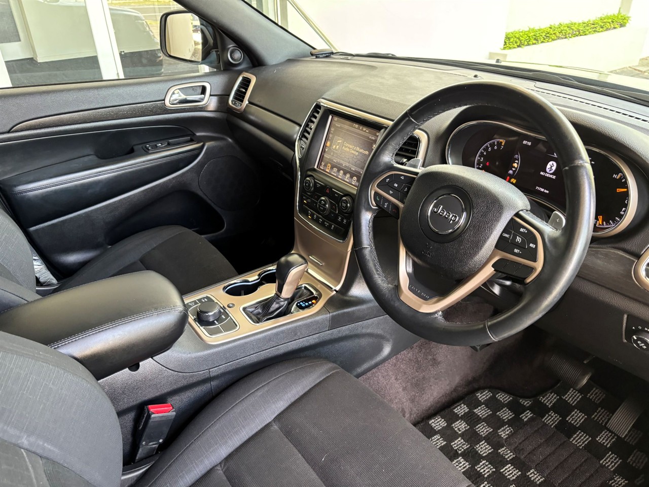 2017 Jeep GRAND CHEROKEE