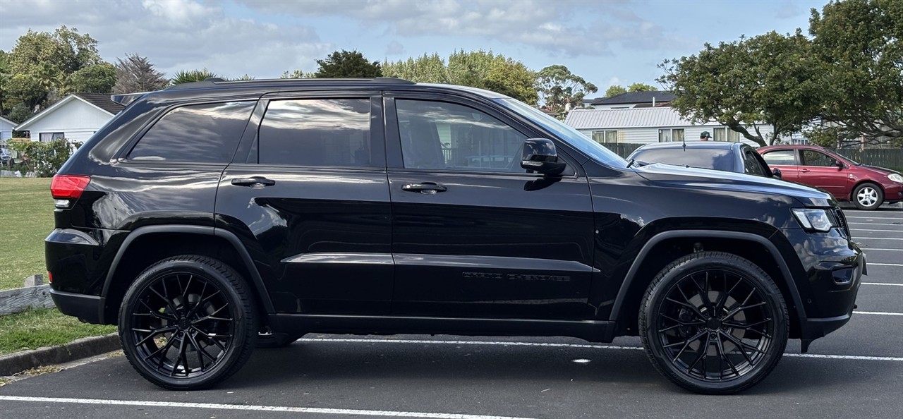 2017 Jeep GRAND CHEROKEE