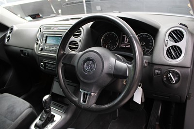 2011 Volkswagen TIGUAN - Thumbnail