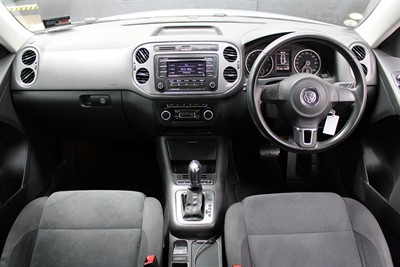 2011 Volkswagen TIGUAN - Thumbnail