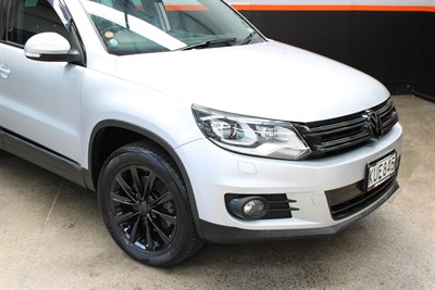2011 Volkswagen TIGUAN - Thumbnail