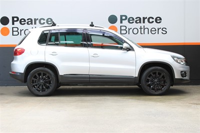 2011 Volkswagen TIGUAN - Thumbnail