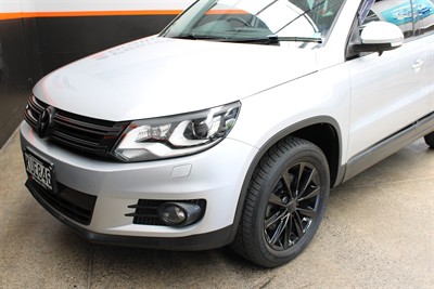 2011 Volkswagen TIGUAN - Thumbnail