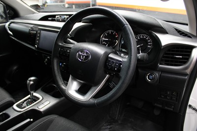 2022 Toyota Hilux - Thumbnail