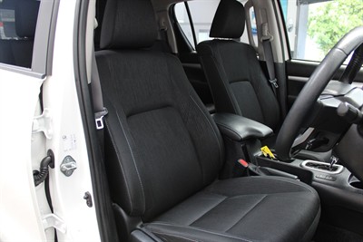 2022 Toyota Hilux - Thumbnail