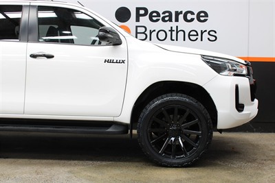 2022 Toyota Hilux - Thumbnail