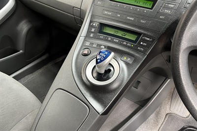 2010 Toyota PRIUS - Thumbnail