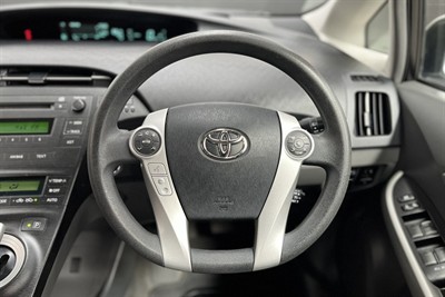 2010 Toyota PRIUS - Thumbnail