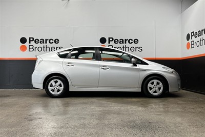 2010 Toyota PRIUS - Thumbnail