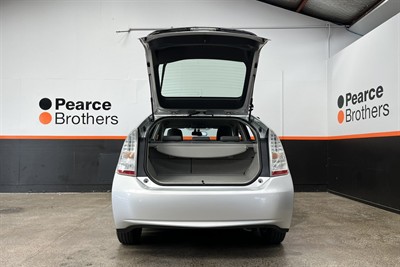 2010 Toyota PRIUS - Thumbnail