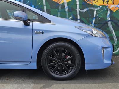 2012 Toyota Prius - Thumbnail