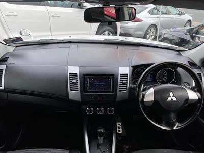 2011 Mitsubishi Outlander - Thumbnail