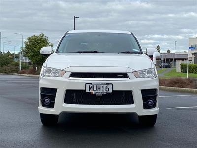 2011 Mitsubishi Outlander - Thumbnail