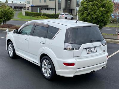 2011 Mitsubishi Outlander - Thumbnail