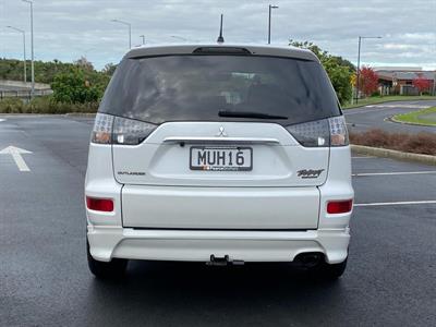 2011 Mitsubishi Outlander - Thumbnail