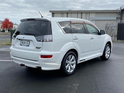 2011 Mitsubishi Outlander - Thumbnail