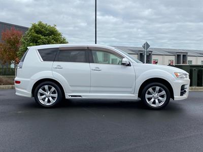 2011 Mitsubishi Outlander - Thumbnail