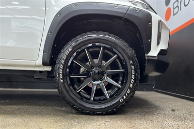 2024 Mitsubishi Triton - Thumbnail