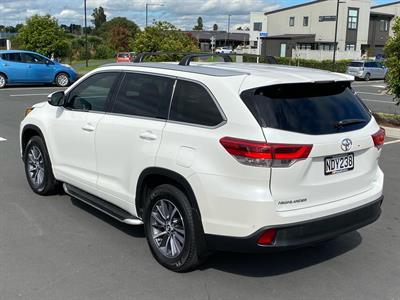 2020 Toyota Highlander - Thumbnail