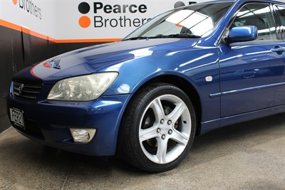 2002 Toyota Altezza - Thumbnail