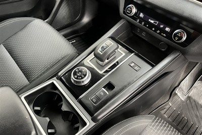 2022 Mitsubishi Outlander - Thumbnail