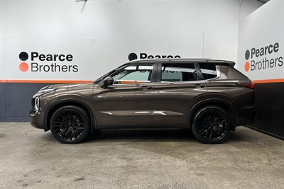 2022 Mitsubishi Outlander - Thumbnail