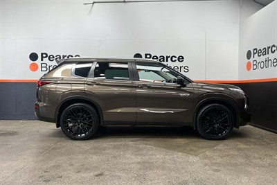 2022 Mitsubishi Outlander - Thumbnail