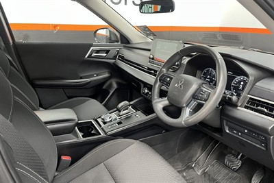 2022 Mitsubishi Outlander - Thumbnail