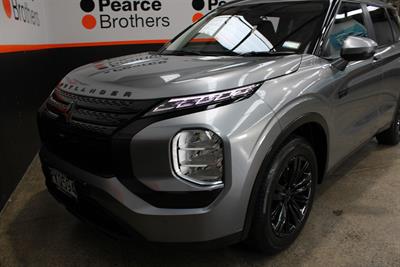 2022 Mitsubishi Outlander - Thumbnail