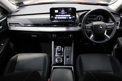 2022 Mitsubishi Outlander - Thumbnail