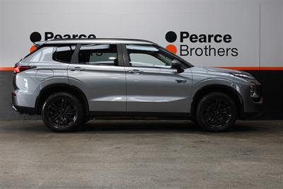 2022 Mitsubishi Outlander - Thumbnail