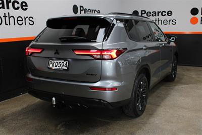 2022 Mitsubishi Outlander - Thumbnail