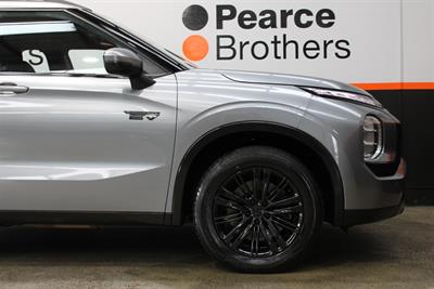 2022 Mitsubishi Outlander - Thumbnail