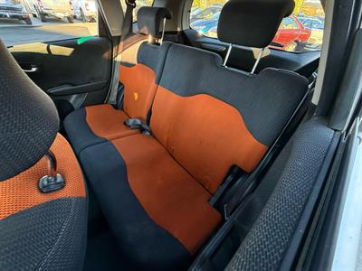 2010 Honda FIT - Thumbnail