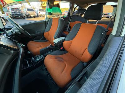 2010 Honda FIT - Thumbnail