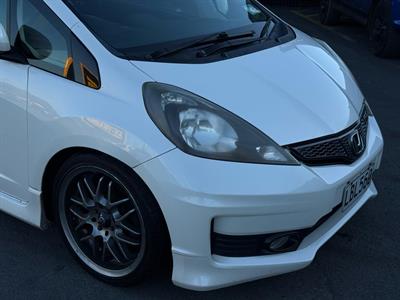2010 Honda FIT - Thumbnail