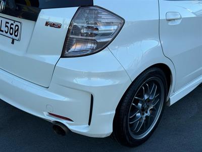 2010 Honda FIT - Thumbnail