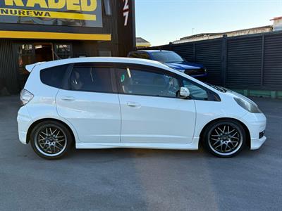 2010 Honda FIT - Thumbnail