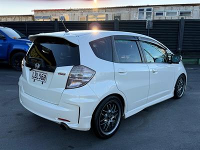 2010 Honda FIT - Thumbnail