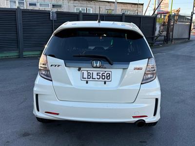 2010 Honda FIT - Thumbnail