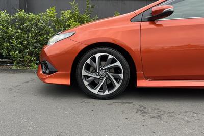 2016 Toyota Corolla - Thumbnail